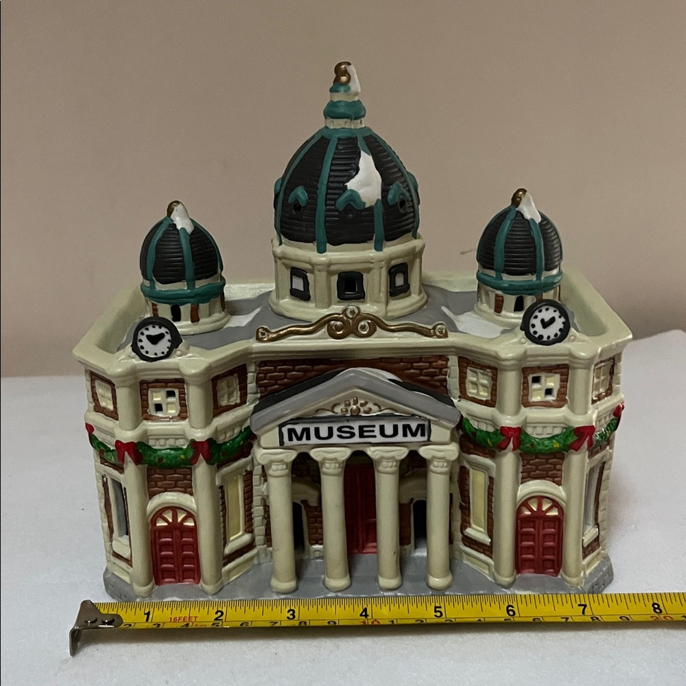 Dickens Keepsake Porcelain Lighted House Village Museum- no cord/light - Picture 14 of 16